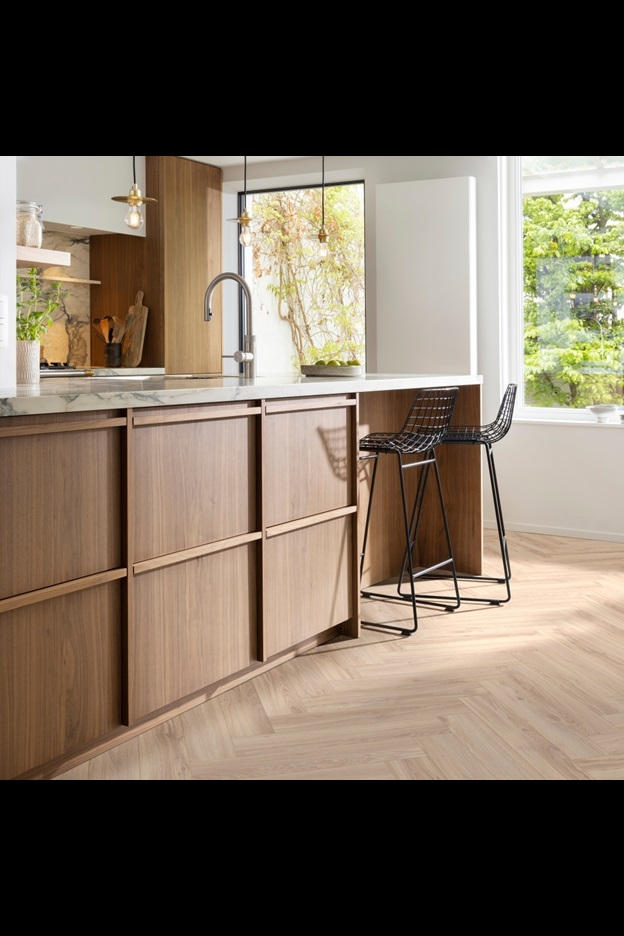 Замковая ПВХ плитка Blackjack Oak 22210 (630*126*6 мм) — купить в Улан-Удэ